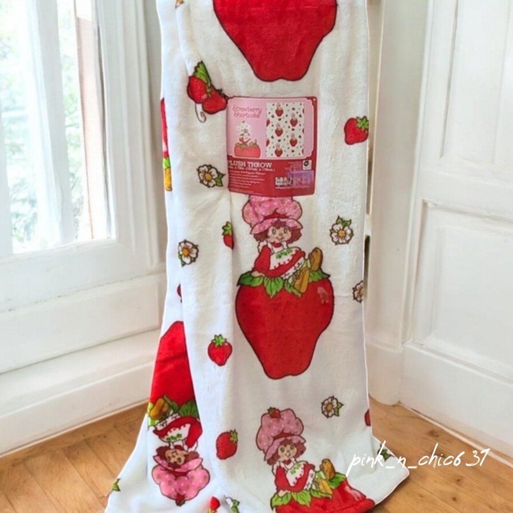 Strawberry Shortcake Plush Throw Blanket 50 x 70